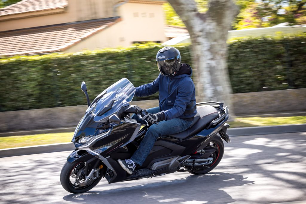 Kymco AK Premium - © A2 Riders