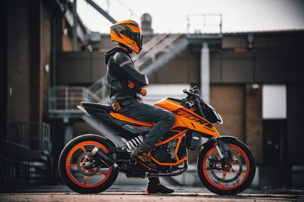 KTM Duke 390 2024 - © A2 Riders