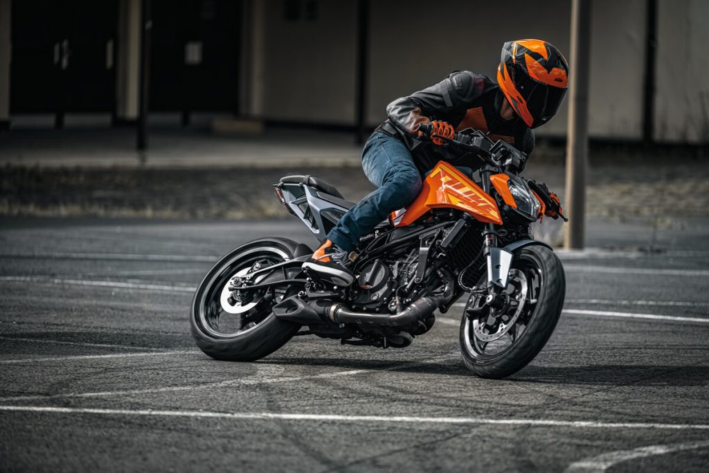 KTM Duke 390 2024 - © A2 Riders