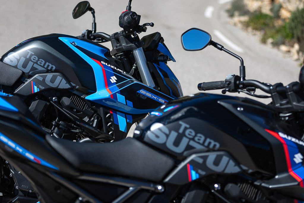 Suzuki GSX-8S avec kit déco Team Suzuki - © A2 Riders