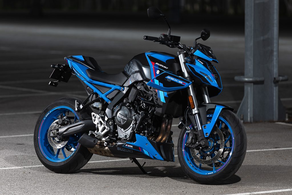Suzuki GSX-8S avec kit déco Team Suzuki - © A2 Riders