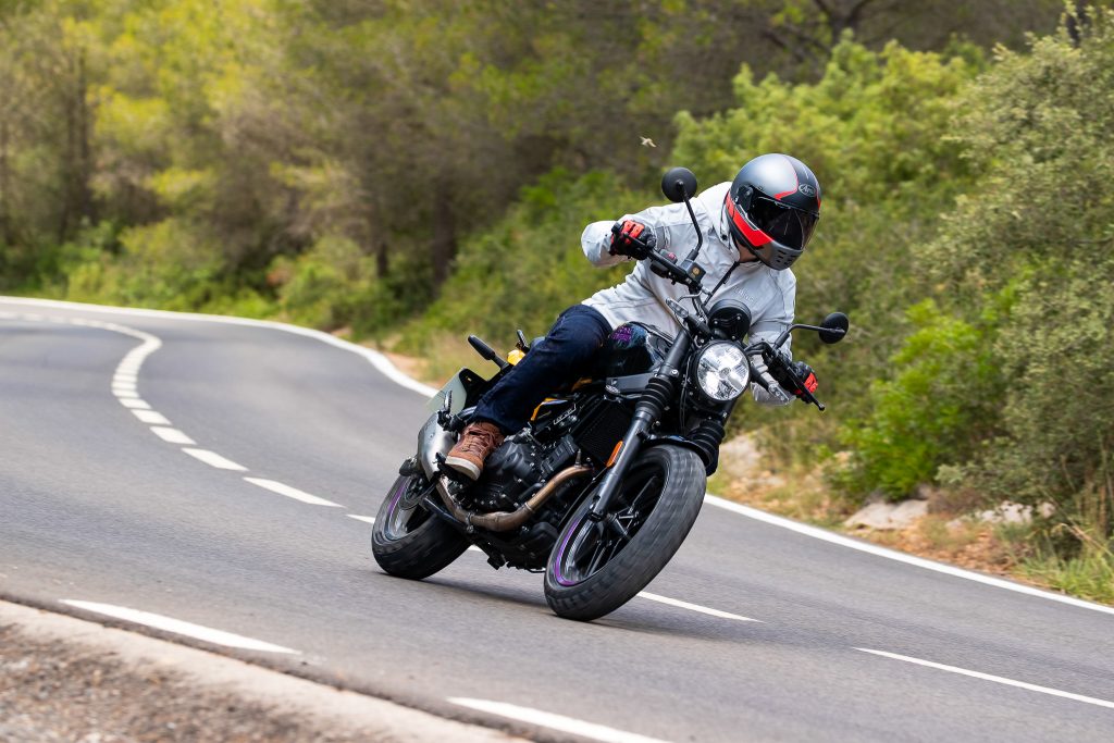 Royal Enfield Guerrilla 450 - © A2 Riders